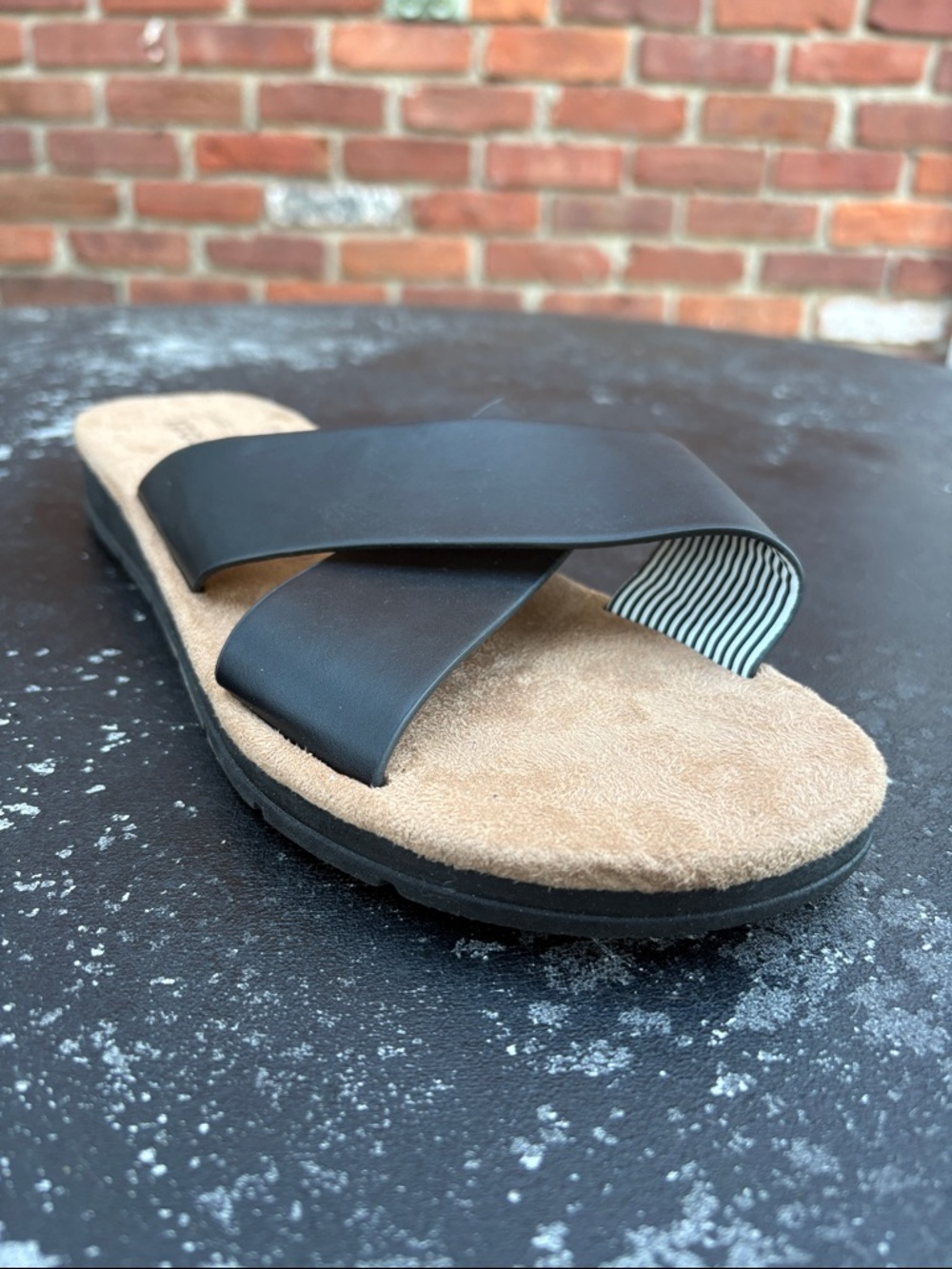 IZOD Women’s Black Crisscross Slide Sandals size 8 - Picture 2 of 10